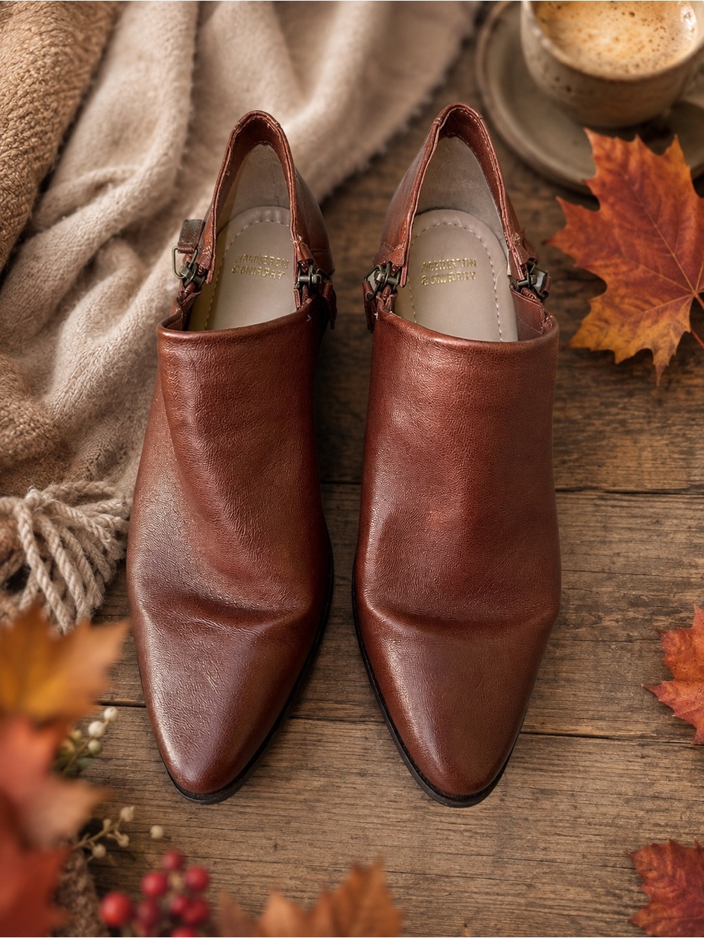 Johnston & Murphy Women's Chestnut Leather Pointed zip Loafers